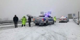 Antalya-Konya kara yolunda yoğun kar; sürücüler zor anlar yaşadı