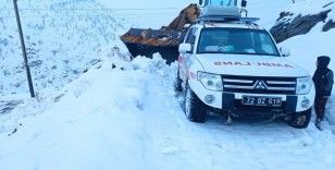 Hasta almaya giden ambulansa kar engeli: 8 saat sonra hastaya ulaşıldı