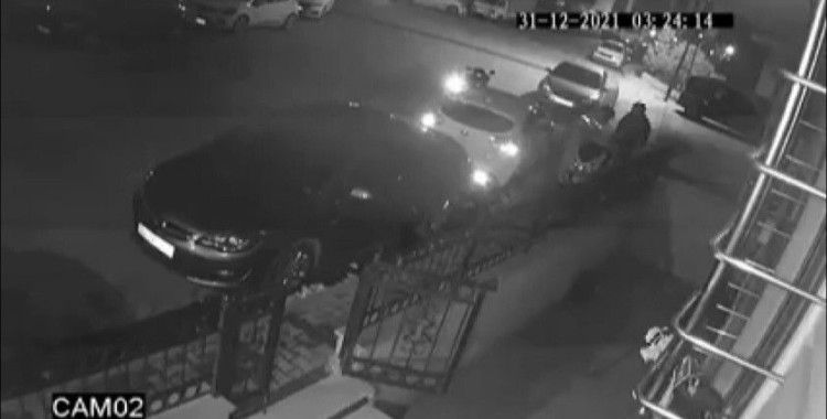 Ataşehir’de motosiklet hırsızlığı kamerada