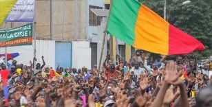 Mali'de cuntanın seçimleri 5 yıl ertelemesi nedeniyle ülkenin yönetim yapısı tartışılıyor