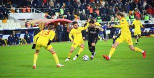 Süper Toto Süper Lig: Yeni Malatyaspor: 1 - Göztepe: 1 (İlk yarı)