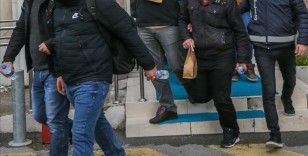 İzmir merkezli FETÖ operasyonunda yakalanan şüphelilerden 60'ı tutuklandı