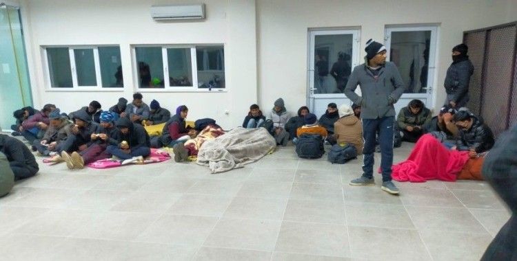 İzmir’de 5 göçmen kaçakçısı tutuklandı
