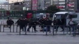 İstanbul Adliyesi önünde polise bıçaklı saldırı