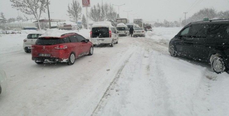 TEM Otoyolu Bolu-Ankara geçişi ulaşıma kapandı