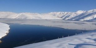  Eksi 30 derecede Dilimli Barajı dondu