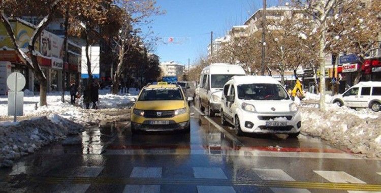 Gaziantep'te yoğun kar yağışı sonrası hayat normale dönüyor
