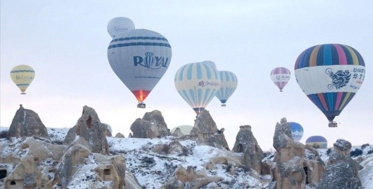 Kapadokya'da 2021'de 388 bin turist gökyüzünde balonla süzüldü