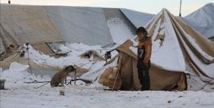 Suriye'nin kuzeyindeki kar yağışı kamplardaki sivilleri zor durumda bıraktı