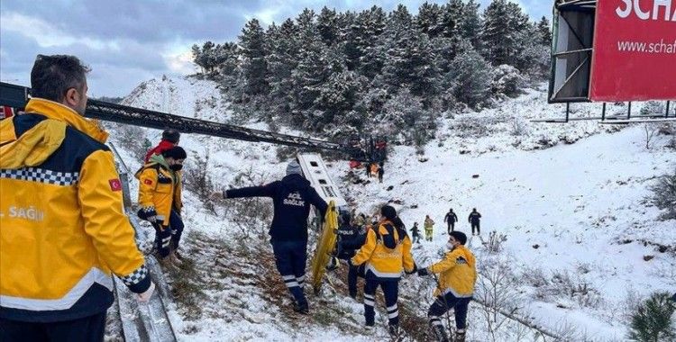 İstanbul'da yolcu otobüsü şarampole yuvarlandı, iki kişi hayatını kaybetti