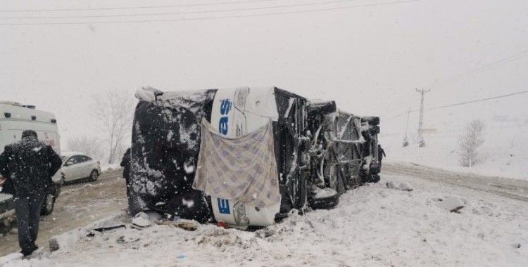 Tokat'ta yolcu otobüsü devrildi: 1 ölü, 38 yaralı