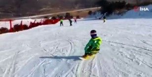 Çin’de 3 yaşındaki kız çocuğundan snowboard gösterisi