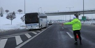 Yolcu otobüslerinin Bolu Dağı'ndan İstanbul yönüne geçişine izin verilmiyor