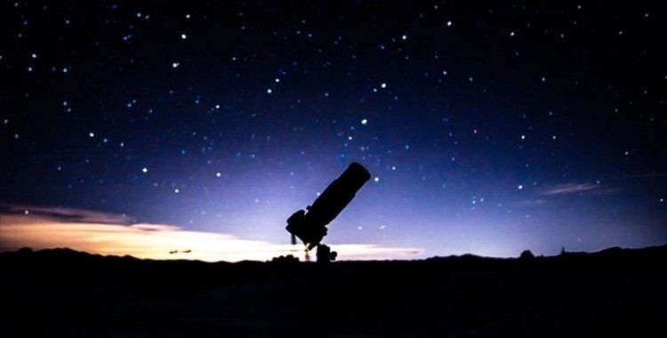 Bilim insanları gökyüzünde 20 dakika arayla yanıp sönen yeni bir ışın türü keşfetti