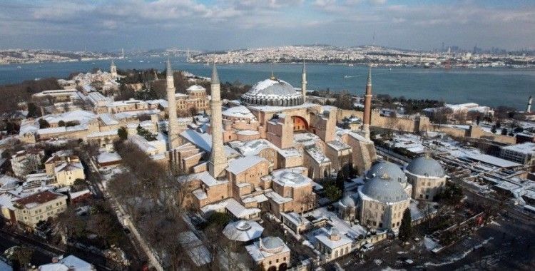 İstanbul’da kar fırtınasından geriye eşsiz manzaralar kaldı