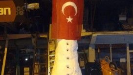 Sezonun dev kardan adamı Elazığ’da: Yaklaşık 4 metre uzunluğunda