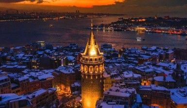 Galata Kulesi'nden geriye kışın masalsı görüntüleri kaldı