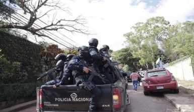 Honduras eski Devlet Başkanı Hernandez gözaltında