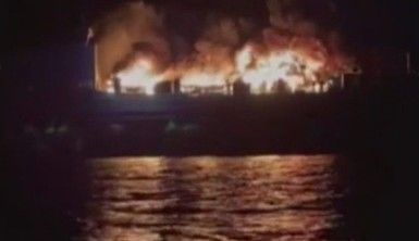 Yunanistan açıklarında 288 kişinin bulunduğu feribotta yangın