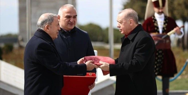 Osmanlı sancağı 129 yıl sonra Çanakkale'de