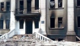 Mariupol'de bombalanan tiyatro binası enkazında kurtarma çalışmaları sürüyor