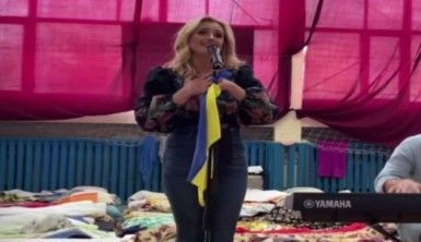 Rus saldırısından kaçanlara, Ukraynalı sanatçıdan moral konseri
