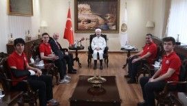 Diyanet İşleri Başkanı Erbaş, 2021 Teknofest birincisi öğrencileri kabul etti