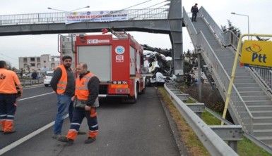 Tır şoförünün feci şekilde öldüğü kaza kamerada