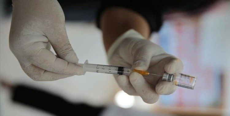 AB'de nüfusun yarısından fazlası Kovid-19'a karşı takviye doz aşı yaptırdı