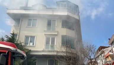 Apartman dairesi yandı, mahsur kalan 6 kişiyi itfaiye kurtardı