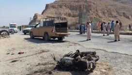 Pakistan'da intihar saldırısı: 4 ölü