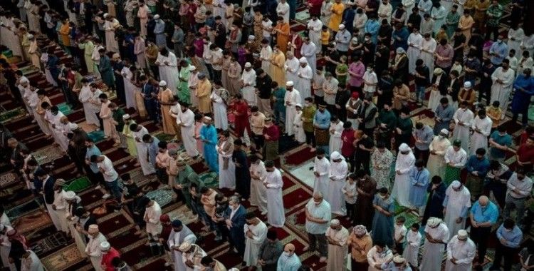 Malezya'da Ramazan Bayramı Kovid-19 salgınının ardından festival havasında kutlanıyor