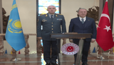 Milli Savunma Bakanı Akar, Kazakistanlı mevkidaşı Jaksylkov ile görüştü
