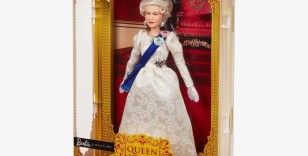 Kraliçe Elizabeth’in Barbie bebeği karaborsada yaklaşık 15 bine satılıyor