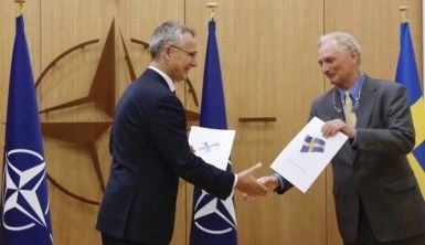 Finlandiya ve İsveç NATO'ya üyelik başvurusunu yaptı