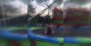 Oyun parkında korkutan anlar: Küçük kız trambolinde zıplarken halat koptu