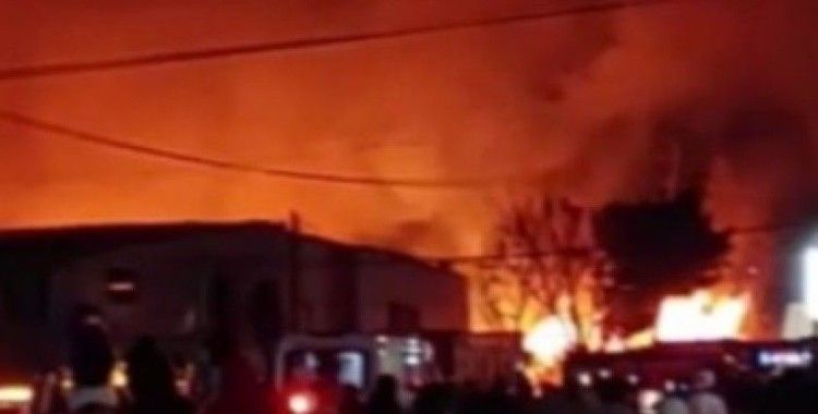 Meksika'da ahşap deposunda yangın