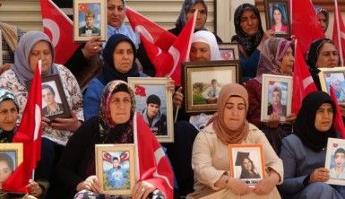 Evlat nöbetindeki anne Mutlu'dan HDP'ye tepki: Davaları için kendi çocuklarını göndersinler