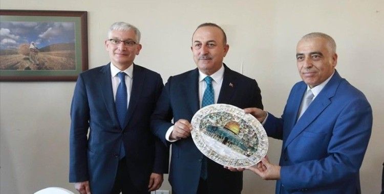 Dışişleri Bakanı Çavuşoğlu, Filistin'de Türkiye Mezunları Derneği üyeleriyle buluştu