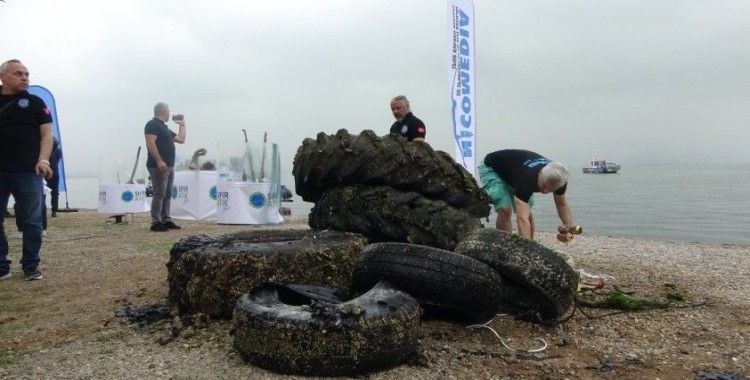 İzmit Körfezi’nin dibinden çıkanlar ’Yok artık’ dedirtti