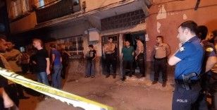 Adana'da kara çarşaflı ve şapkalı kişiler, bir eve silahlı saldırı düzenledi: 1 ölü, 1 yaralı