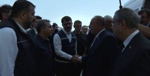 Dışişleri Bakanı Çavuşoğlu, Diyarbakır’da yanan fabrika alanına geçerek yetkililerden bilgi aldı
