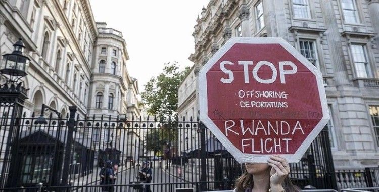 İngiltere, AİHM kararına rağmen sığınmacıları Ruanda'ya gönderme planında ısrarcı