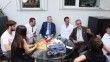 Cumhurbaşkanı Erdoğan çay davetini kabul ettiği vatandaşlarla sohbet etti