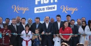 Bakan Kasapoğlu ve Bakan Kurum Atletizm Pisti’nin açılışını gerçekleştirildi
