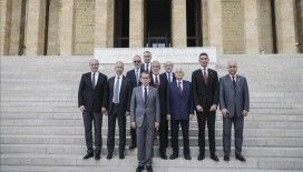 Galatasaray Başkanı Dursun Özbek, yönetim kurulu üyeleriyle Anıtkabir'i ziyaret etti