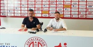 Antalyaspor, Hakan Özmert ile 1 yıllık yeni sözleşme imzaladı