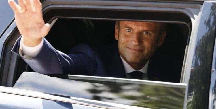 Macron, Başbakanın istifasına reddetti