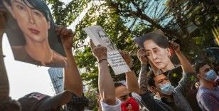 Myanmar'da devrik lider Suu Çii tutulduğu gizli yerden hapishaneye taşındı