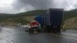Erzurum'da kamyonet tırla çarpıştı: 2 ölü